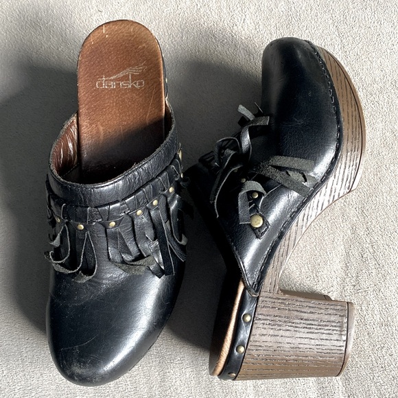 Dansko "Deni" Black Leather Fringe Stunned Block Heel Clogs/Mules Size 7.5 - 8 ! - Picture 2 of 13